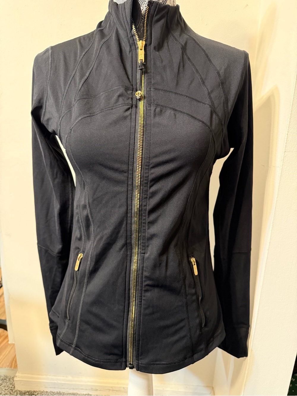 lululemon Define Jacket Women’s 8 Black Gold Full Zip Zipped Pockets Slim Fit